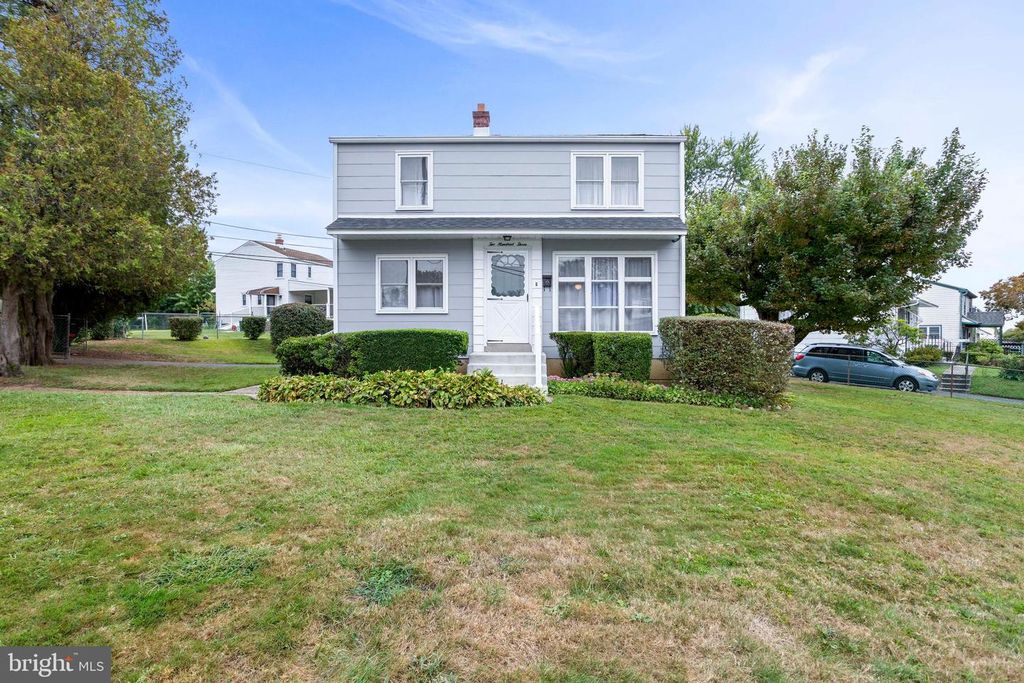 203 W CHELTON RD, Brookhaven, PA 19015