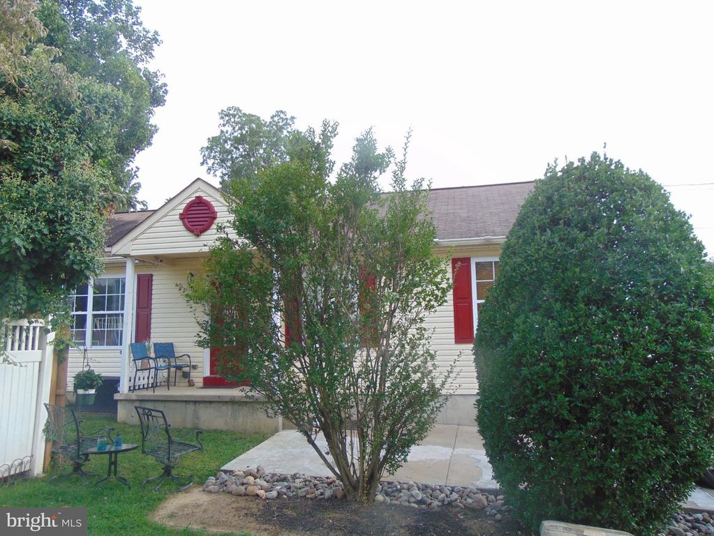 310 E 3RD AVE E, RUNNEMEDE, NJ 08078 — photo 2