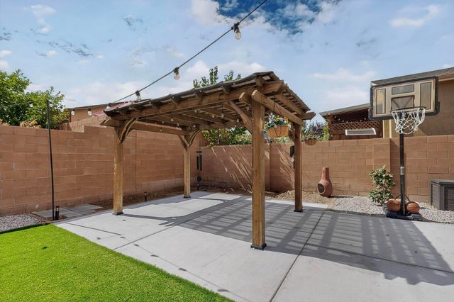 10620 Antler Tool Road SW, Albuquerque, NM 87121