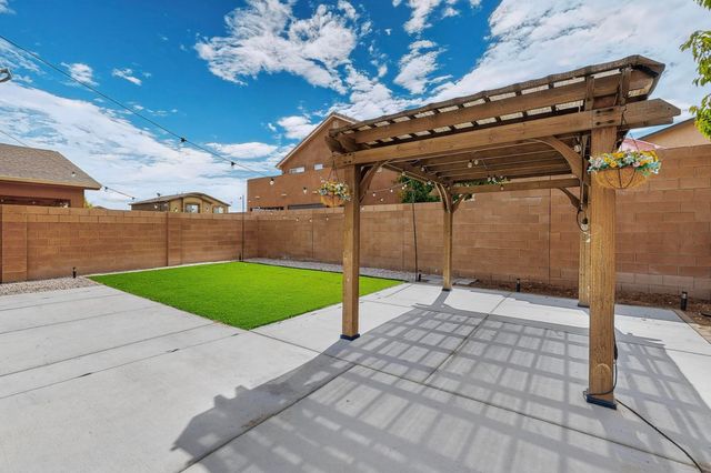 10620 Antler Tool Road SW, Albuquerque, NM 87121