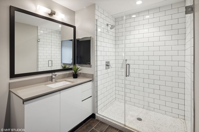 171 N Aberdeen Street 608, Chicago, IL 60607