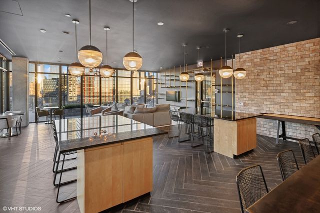 171 N Aberdeen Street 608, Chicago, IL 60607
