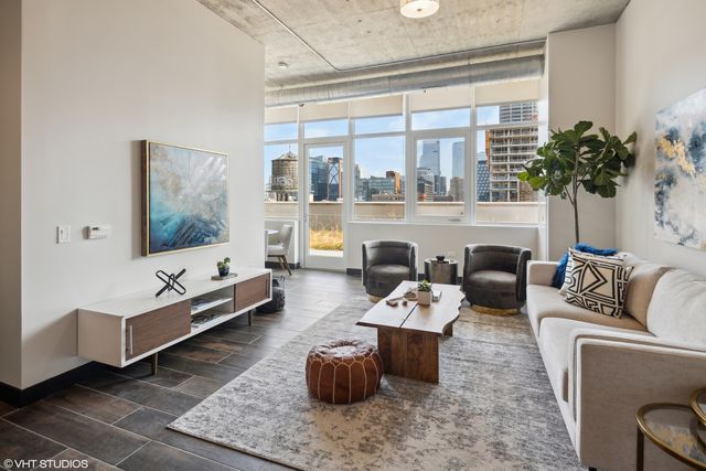 171 N Aberdeen Street 608, Chicago, IL 60607