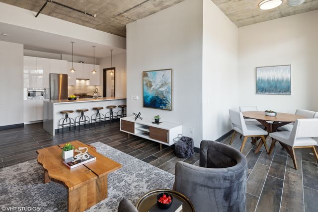 171 N Aberdeen Street 608, Chicago, IL 60607