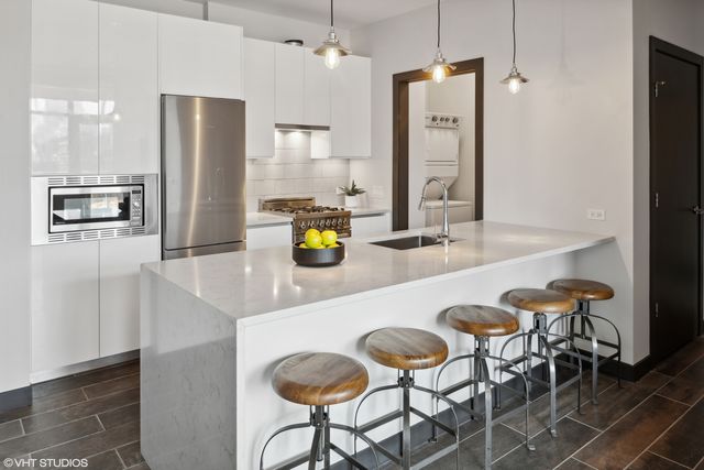 171 N Aberdeen Street 608, Chicago, IL 60607