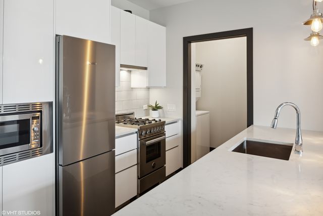 171 N Aberdeen Street 608, Chicago, IL 60607