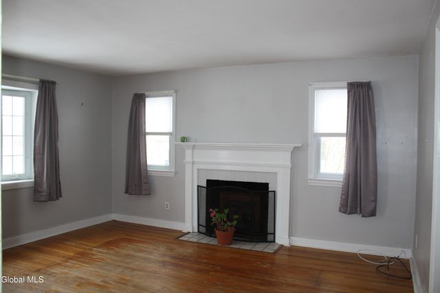 35 Pine Street, Glenville, NY 12302