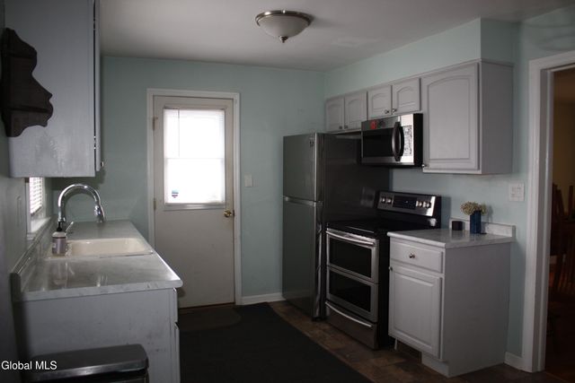 35 Pine Street, Glenville, NY 12302