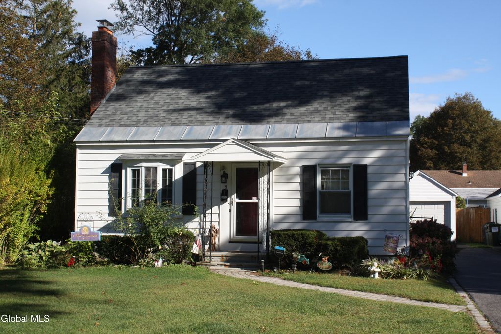 35 Pine Street, Glenville, NY 12302