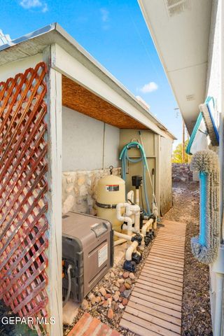 852 Via Descanso Drive, El Paso, TX 79912