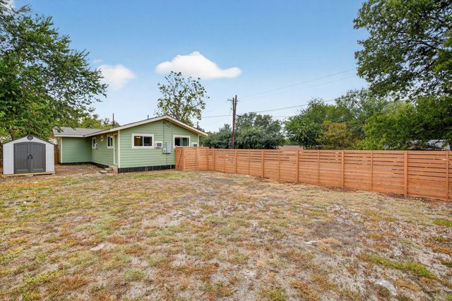 515 W 8th ST, Georgetown, TX 78626