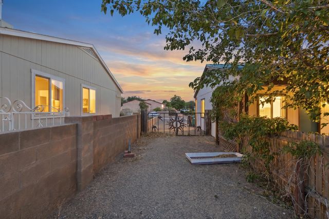 1721 Allegheny Drive NE, Rio Rancho, NM 87144