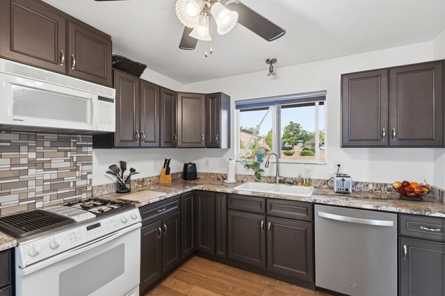 1721 Allegheny Drive NE, Rio Rancho, NM 87144