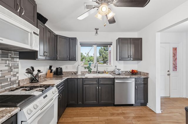 1721 Allegheny Drive NE, Rio Rancho, NM 87144