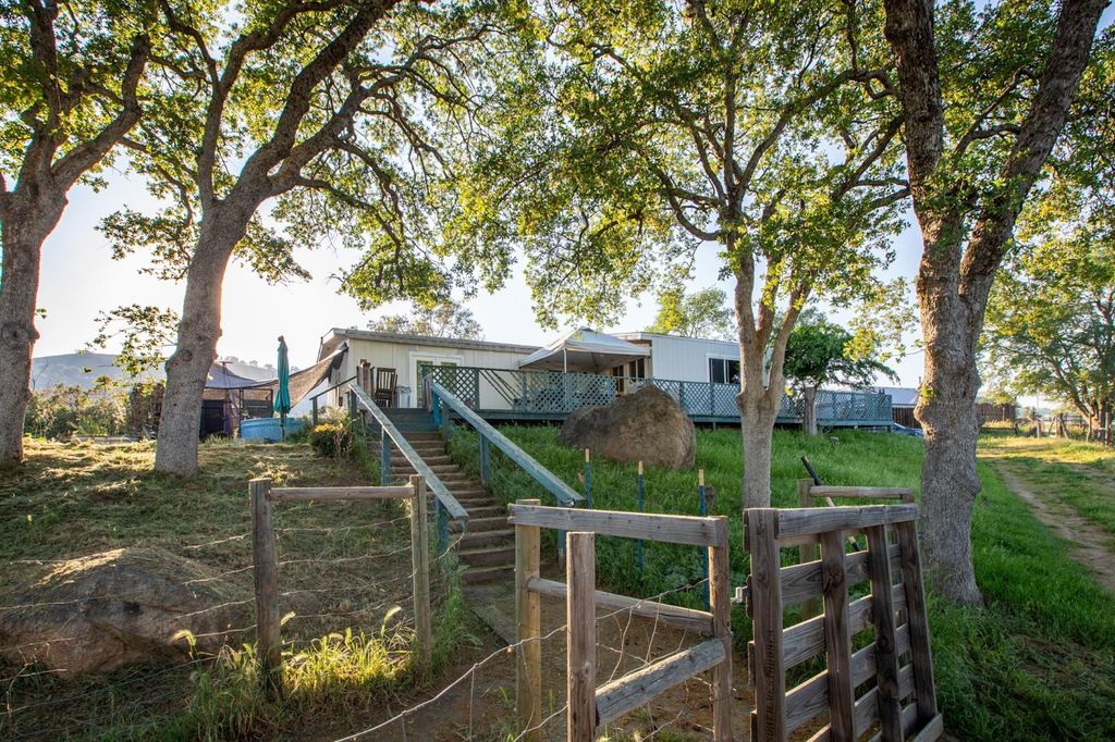 Image 1 of property listing at 35032 George Smith Road, Yokuts Valley, CA 93675