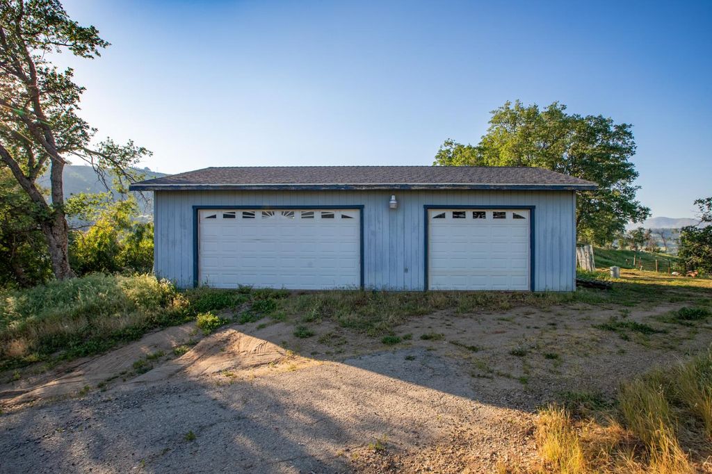 Image 30 of property listing at 35032 George Smith Road, Yokuts Valley, CA 93675