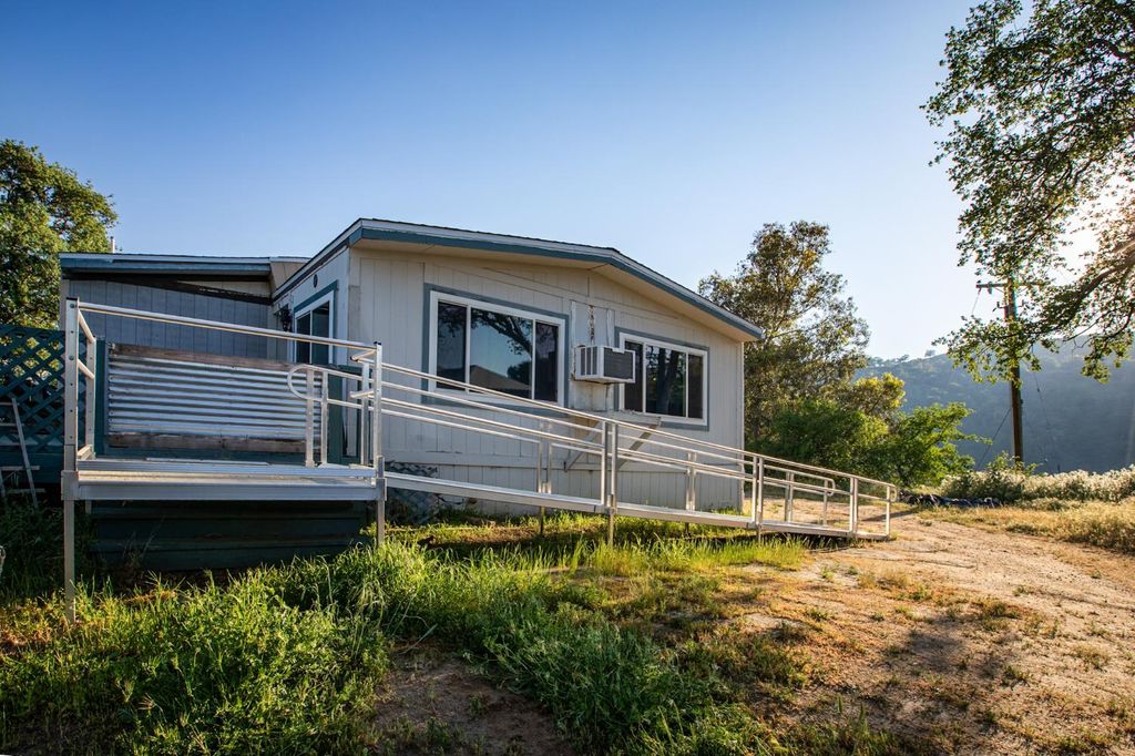 Image 33 of property listing at 35032 George Smith Road, Yokuts Valley, CA 93675