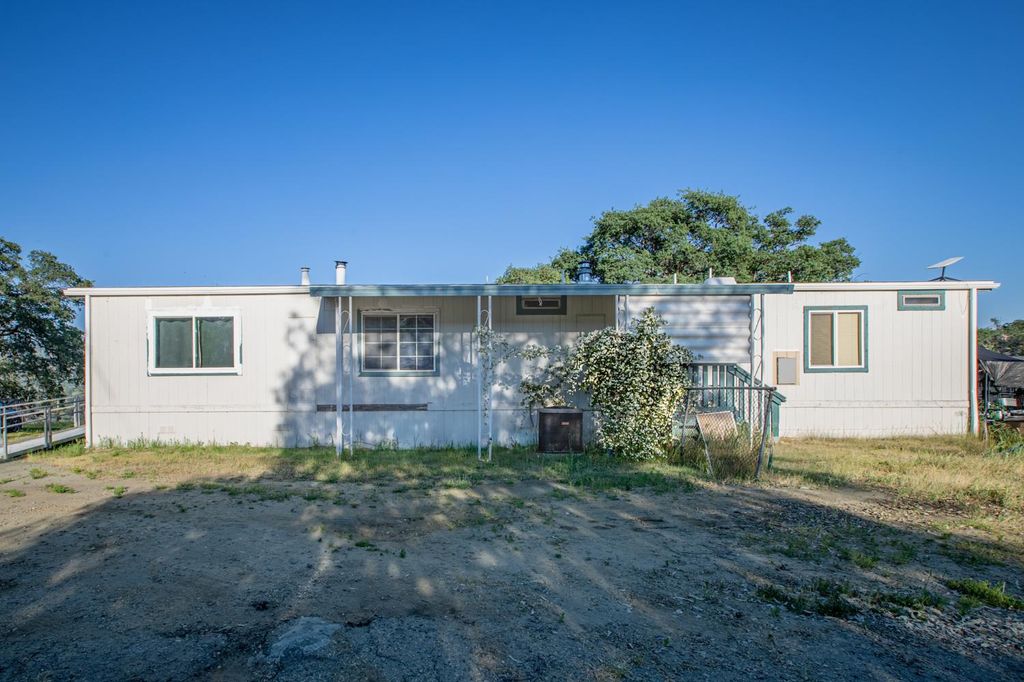 Image 34 of property listing at 35032 George Smith Road, Yokuts Valley, CA 93675