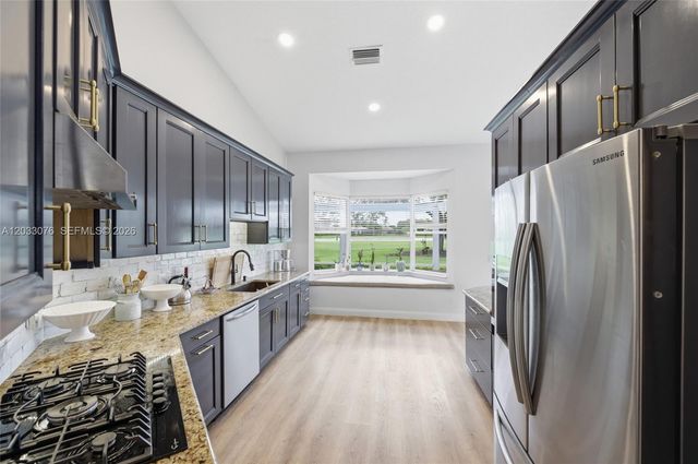 8141 Sandpiper Way, West Palm Beach, FL 33412