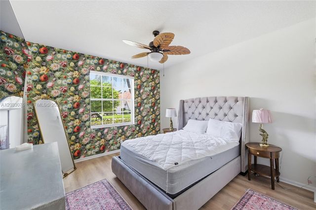 8141 Sandpiper Way, West Palm Beach, FL 33412