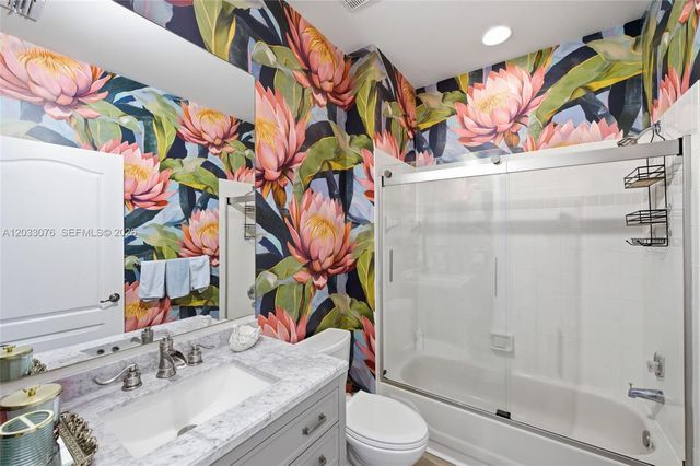 8141 Sandpiper Way, West Palm Beach, FL 33412