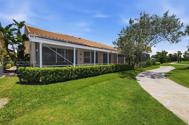 8141 Sandpiper Way, West Palm Beach, FL 33412