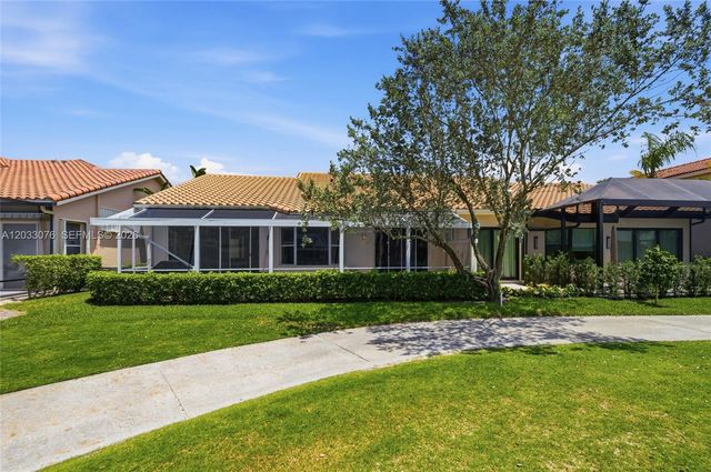8141 Sandpiper Way, West Palm Beach, FL 33412