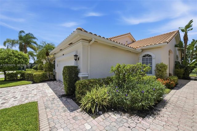 8141 Sandpiper Way, West Palm Beach, FL 33412