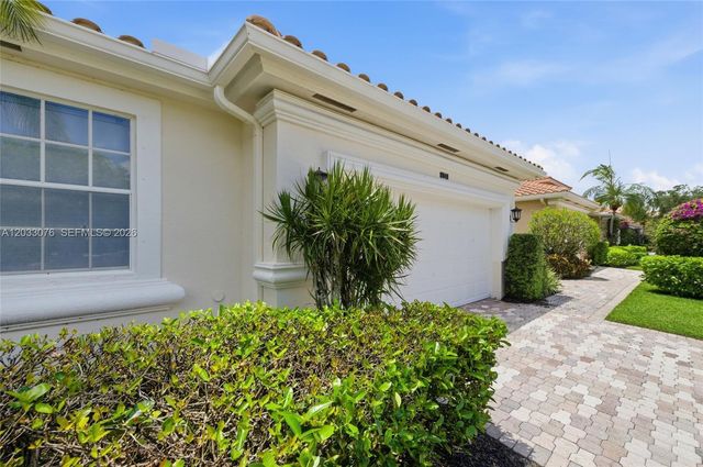 8141 Sandpiper Way, West Palm Beach, FL 33412