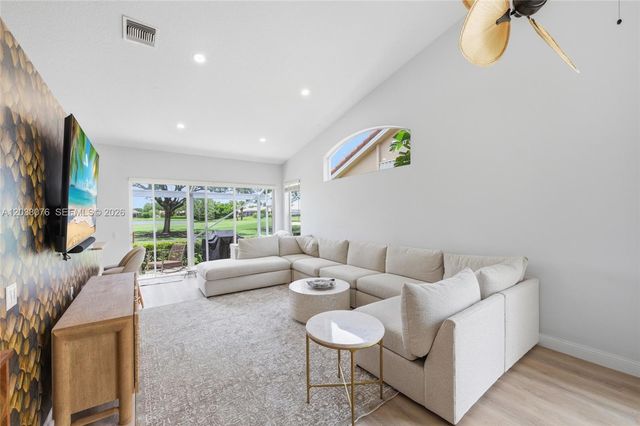 8141 Sandpiper Way, West Palm Beach, FL 33412