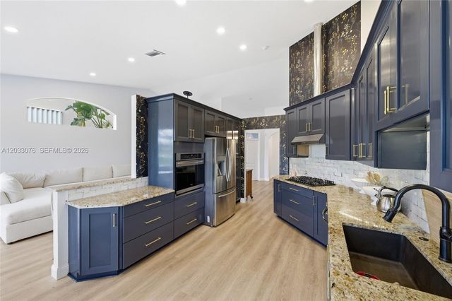 8141 Sandpiper Way, West Palm Beach, FL 33412