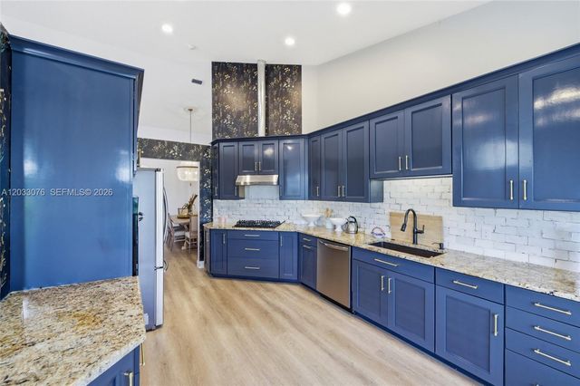 8141 Sandpiper Way, West Palm Beach, FL 33412