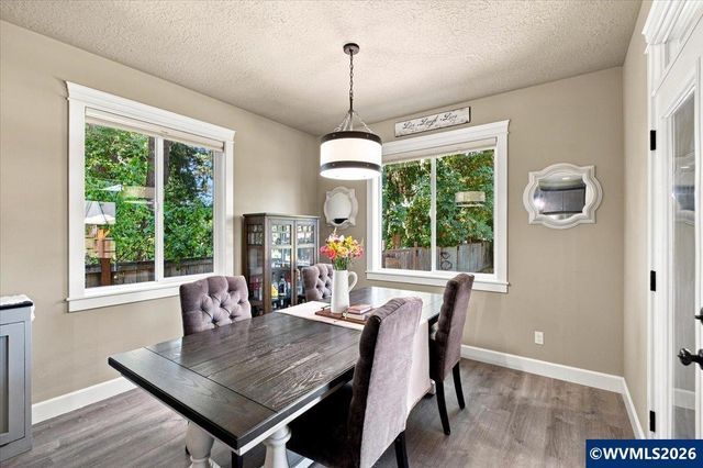 1523 E Jefferson St, Stayton, OR 97383