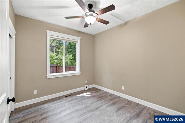 1523 E Jefferson St, Stayton, OR 97383