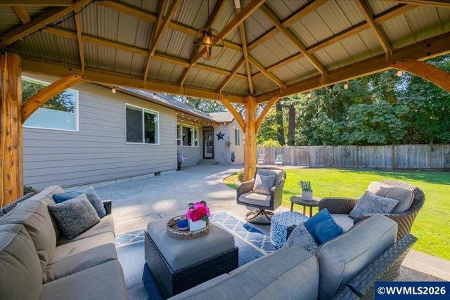 1523 E Jefferson St, Stayton, OR 97383