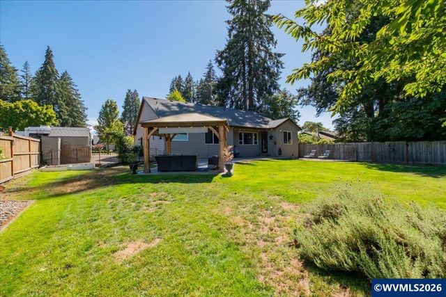 1523 E Jefferson St, Stayton, OR 97383