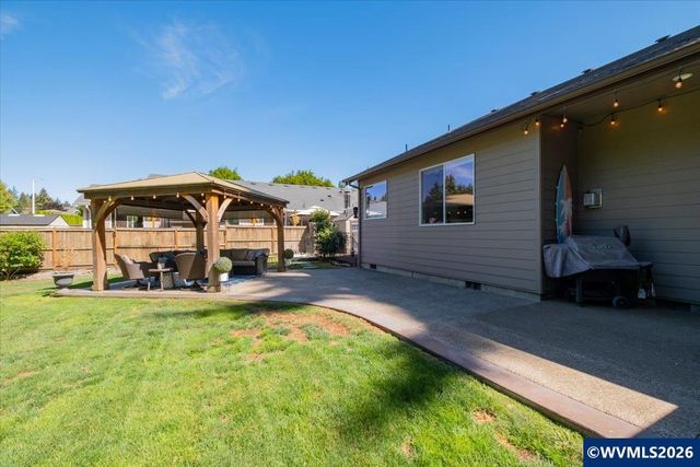 1523 E Jefferson St, Stayton, OR 97383