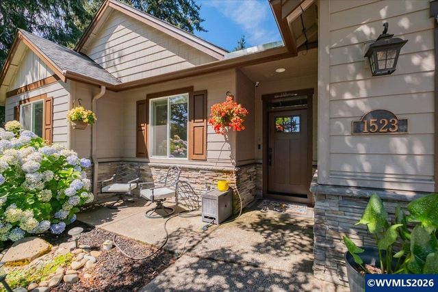 1523 E Jefferson St, Stayton, OR 97383