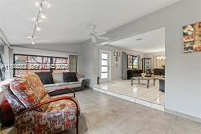 21321 NE 25th Ct, Miami, FL 33180