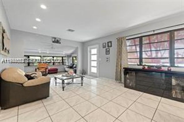 21321 NE 25th Ct, Miami, FL 33180