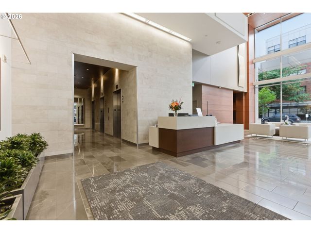 1001 Nw LOVEJOY St 213, Portland, OR 97209