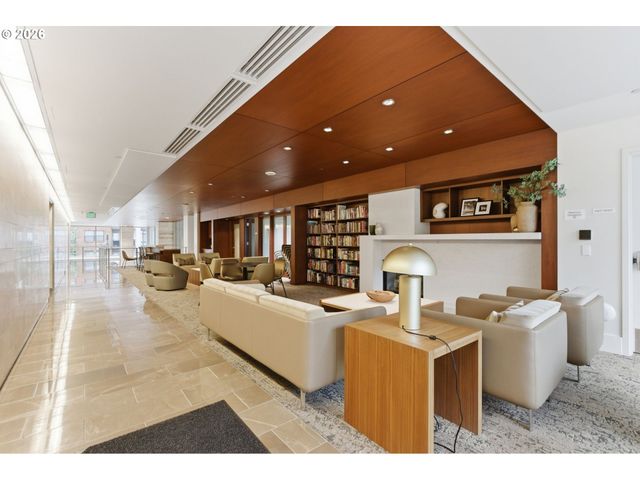 1001 Nw LOVEJOY St 213, Portland, OR 97209