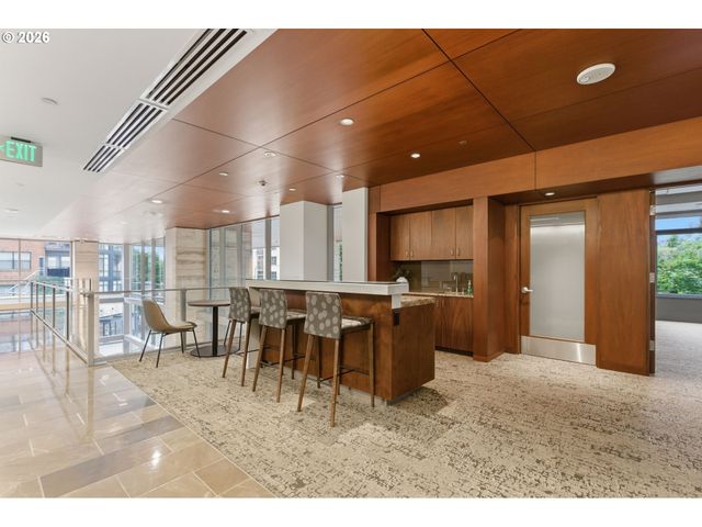 1001 Nw LOVEJOY St 213, Portland, OR 97209