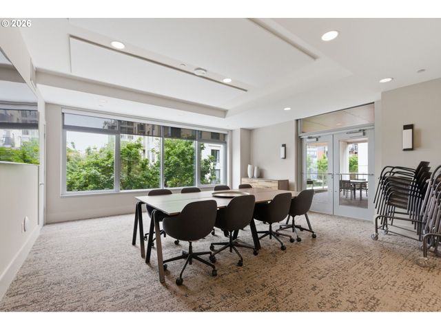 1001 Nw LOVEJOY St 213, Portland, OR 97209
