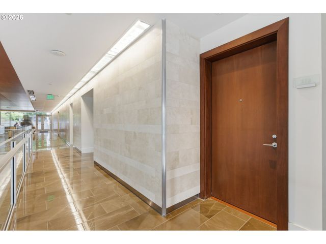 1001 Nw LOVEJOY St 213, Portland, OR 97209
