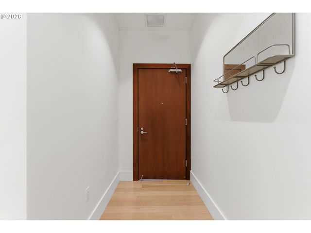1001 Nw LOVEJOY St 213, Portland, OR 97209