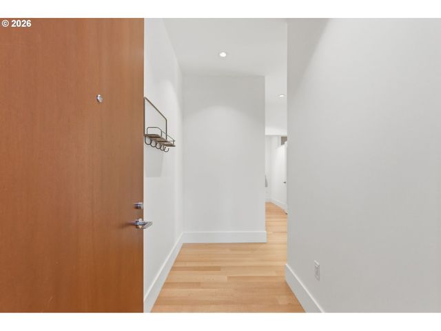 1001 Nw LOVEJOY St 213, Portland, OR 97209