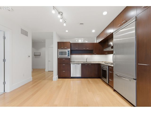 1001 Nw LOVEJOY St 213, Portland, OR 97209