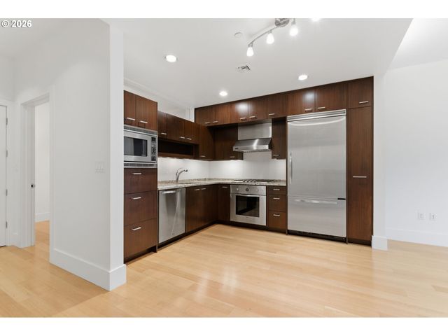 1001 Nw LOVEJOY St 213, Portland, OR 97209