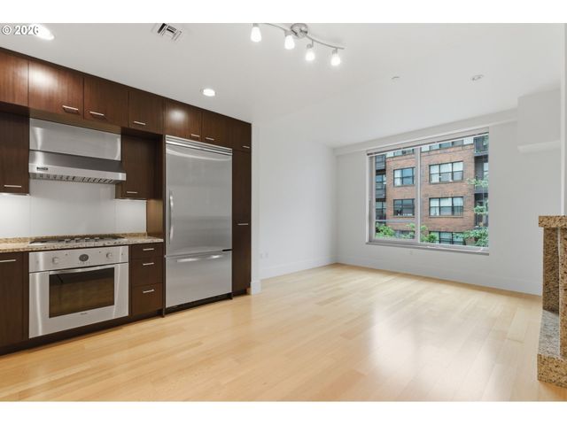1001 Nw LOVEJOY St 213, Portland, OR 97209